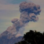 Guatemala se mantiene en alerta por el aumento de actividad del volcán de Fuego