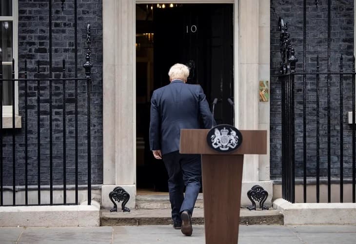 Johnson deja al Reino Unido como lo gobernó, en el caos y la crisis política