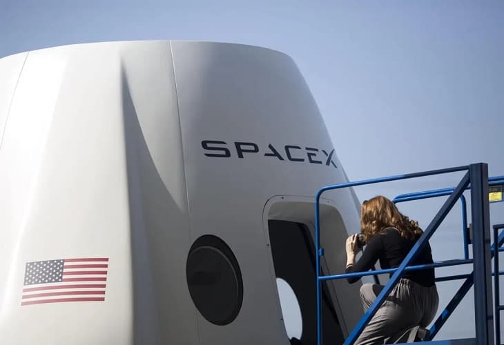 La cápsula Dragon de SpaceX llega a la EEI con cargamento científico