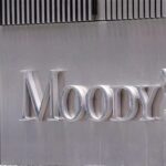 Moody’s baja la calificación crediticia de México a Baa2