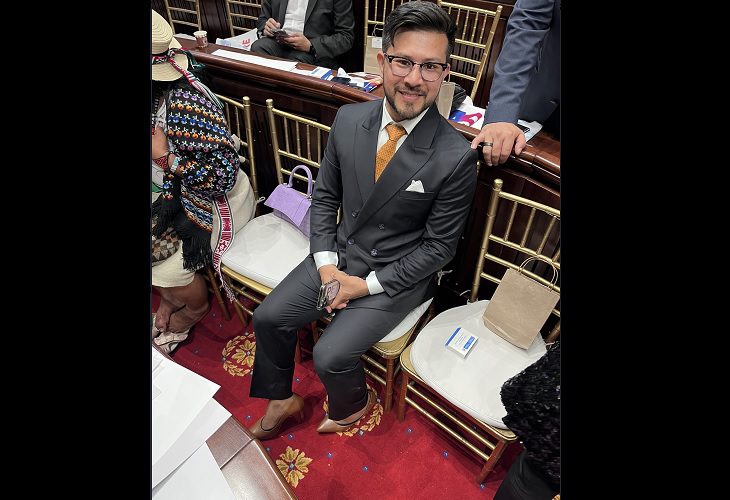 Andrés Cancimance, el congresista colombiano que se posesionó en zapatos de mujer