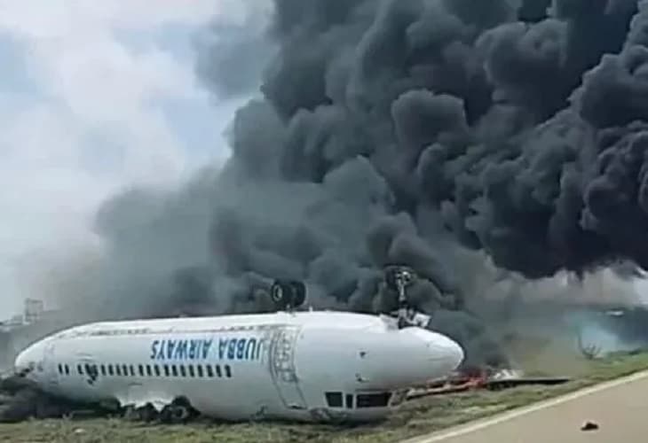 Un avión con 36 pasajeros se estrella en Somalia sin causar muertos