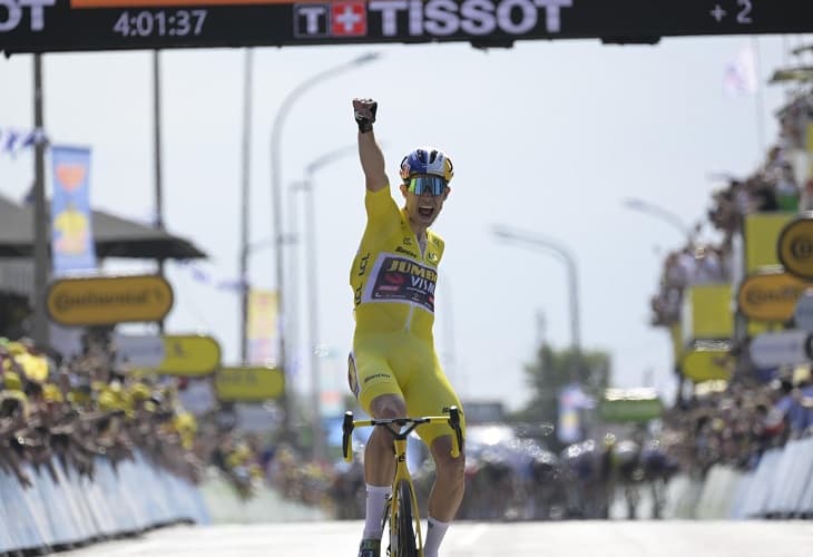 Van Aert gana volando y refuerza el amarillo