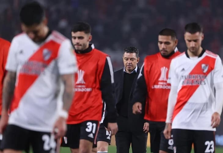 Vélez da el golpe y elimina a River en el estadio Monumental