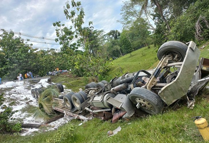 Varias personas murieron en brutal accidente en La Danta, vía Medellín-Bogotá