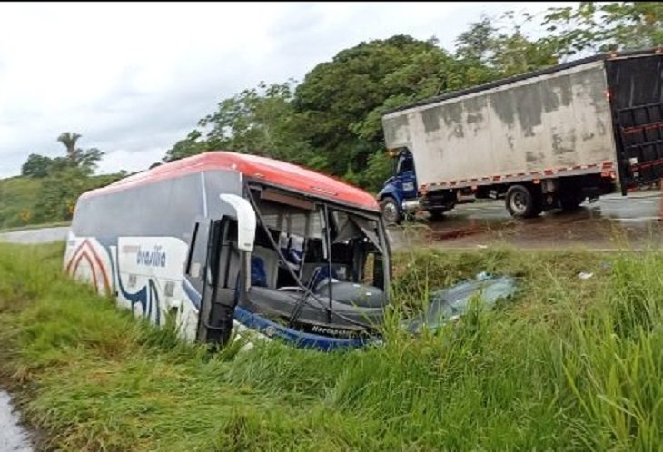 Cuatro muertos tras accidente de bus de Expreso Brasilia en Puerto Boyacá