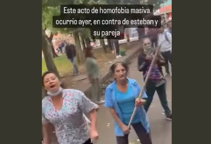 Pareja gay atacada a palo por besarse en un parque de Bogotá