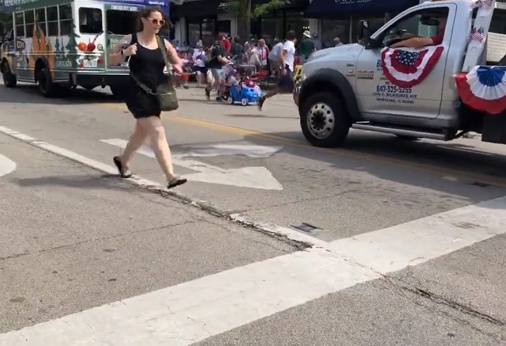 Cinco muertos y 16 heridos en tiroteo masivo en el desfile del 4 de julio en Illinois