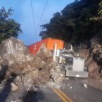Caída de rocas en vía Santa Fe- Bolombolo, el viernes 29