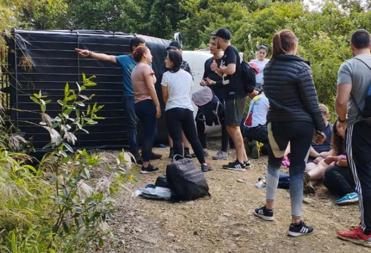 Tremendo susto por campero que se volcó en vereda La Linda de Jardín