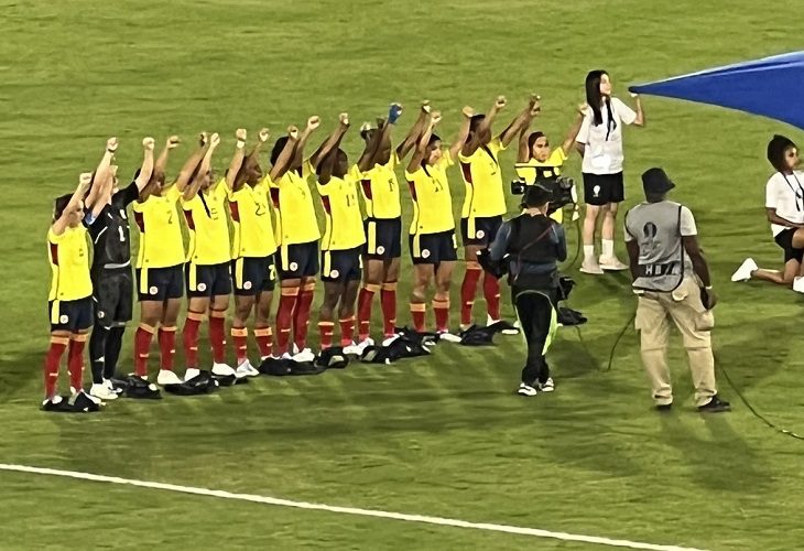 Colombia estrenó camiseta que se opaca ante protesta por golpe al fútbol femenino