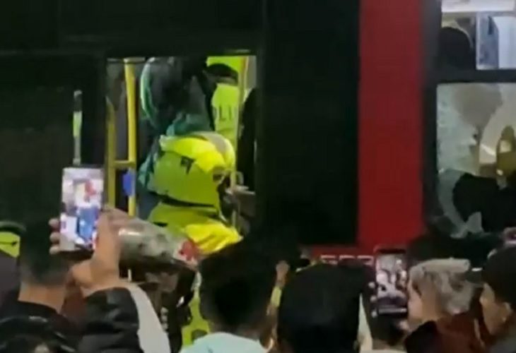 Intentaron linchar en Transmilenio a hombre que le pegó a su esposa en un bus