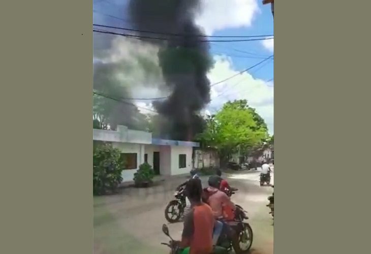 Voraz incendio consumió parte de una chatarrería en Planeta Rica
