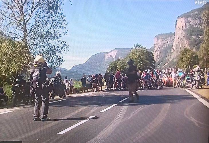 Etapa 10 del Tour es detenida por manifestantes a 38 km para terminar