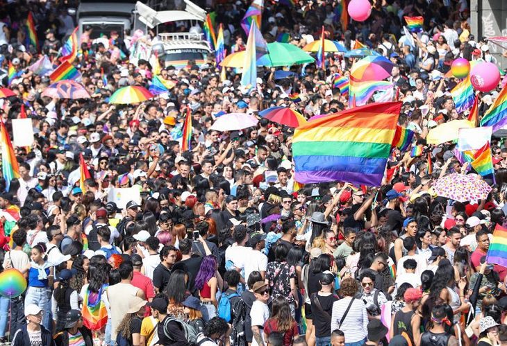 Multitudinaria marcha del Orgullo Gay en Medellín