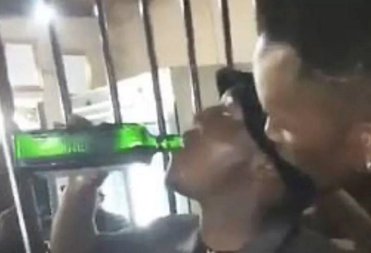 Hombre muere en Sudáfrica tras tomar una botella de Jägermeister