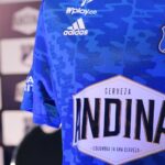Millonarios presenta su nueva camiseta con el logo de Andina a 'todo ancho'