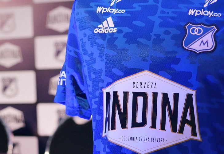 Millonarios presenta su nueva camiseta con el logo de Andina a 'todo ancho'