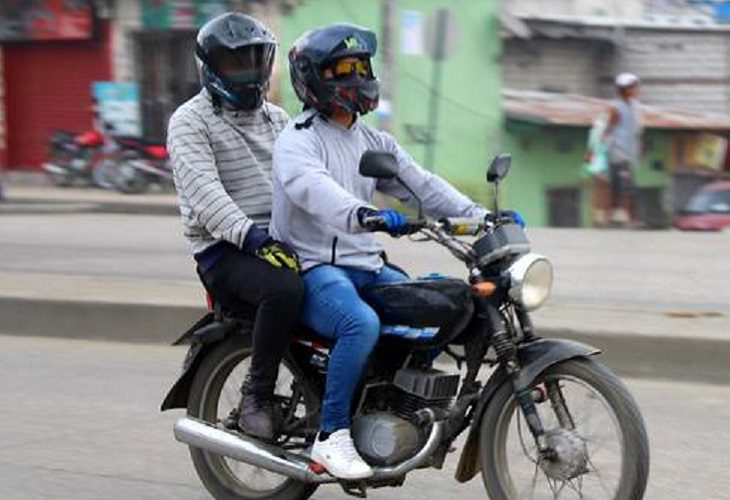 Motociclistas no deberán tener número de placa en el casco: Ley 2251