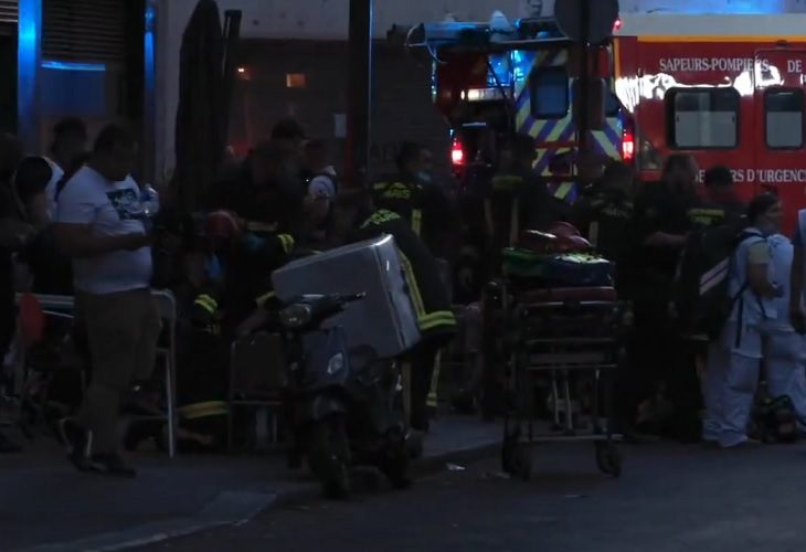 Hombres armados disparan en terraza de un bar en París y matan a una persona