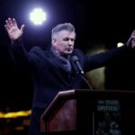 Alec Baldwin temió que seguidores de Trump lo atacaran tras el accidente de “Rust”