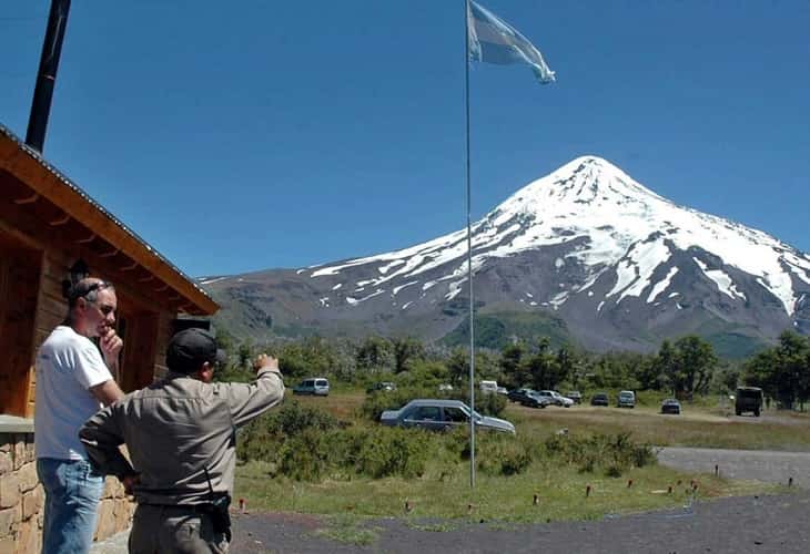 Argentina da marcha atrás con la declaración de sitio sagrado mapuche a un volcán