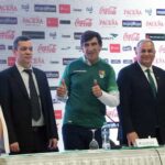 Costas firma como seleccionador de Bolivia y pide unión y otra mentalidad