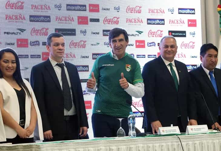 Costas firma como seleccionador de Bolivia y pide unión y otra mentalidad