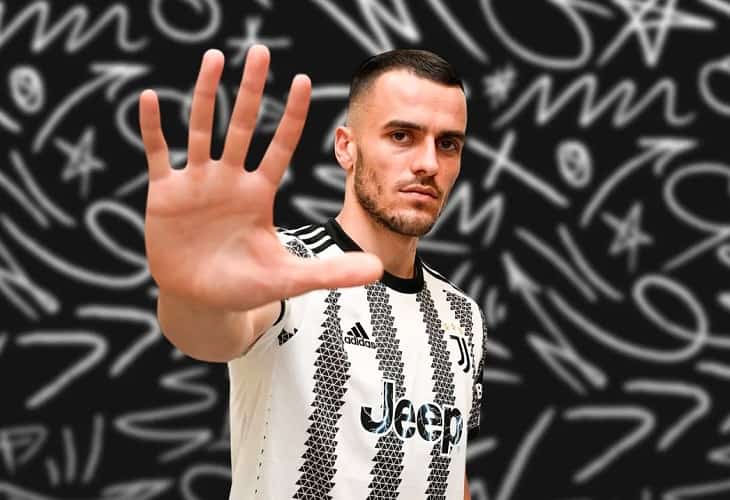 El Juventus hace oficial el fichaje de Kostic