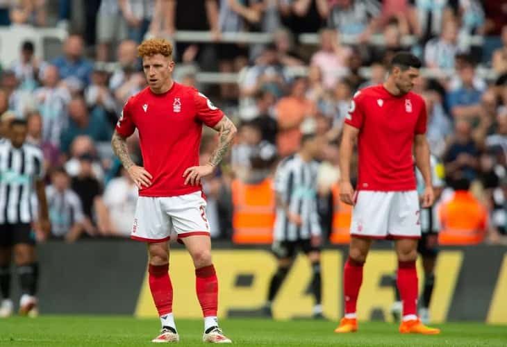 El Newcastle frustra al Forest en su regreso y el Leeds remonta al Wolves