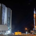El cohete de la misión Artemis I llega a su plataforma de despegue