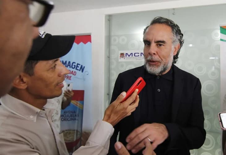 El embajador Armando Benedetti viaja a Caracas para presentar credenciales