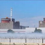 El presidente de Ucrania acusa a Rusia de aumentar el riesgo de un accidente nuclear en la central de Zaporiyia