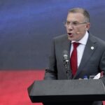 El presidente del Congreso Roy Barreras pide a la guerrilla del ELN dejar las armas