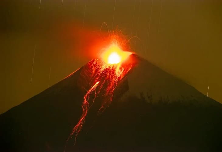 El volcán ecuatoriano Sangay mantiene una alta actividad sísmica