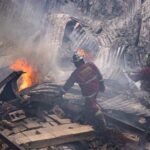 Funcionarios venezolanos controlan un incendio en un almacén del Ministerio de Salud