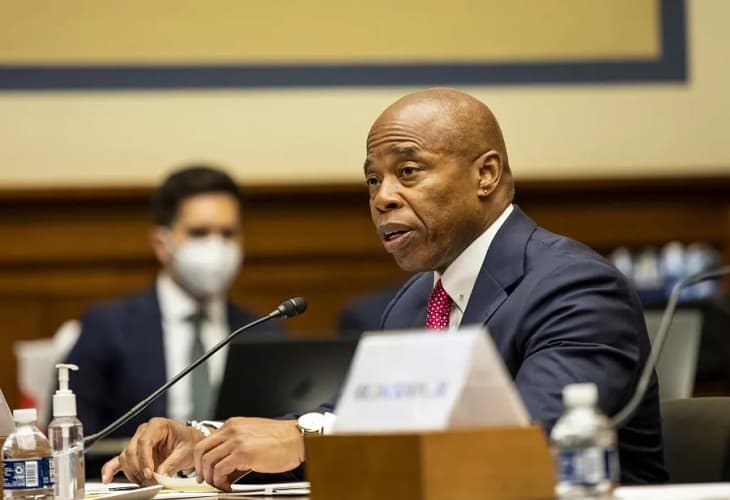 La inmigración y la doble identidad son el arma secreta de EE.UU., dice el alcalde de Nueva York