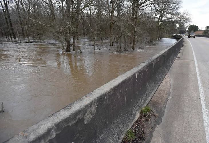 Más de 150.000 vecinos de Misisipi sin acceso a agua tras fuertes lluvias