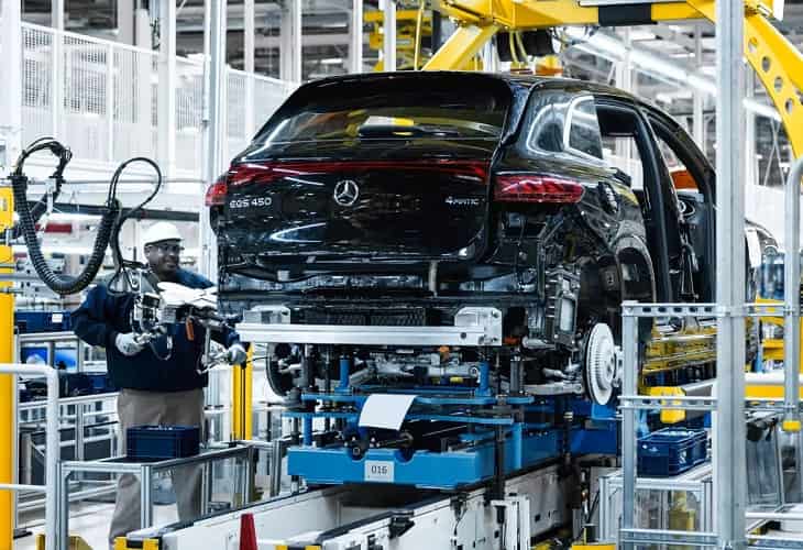 Mercedes-Benz empieza a producir vehículos eléctricos en EE.UU.