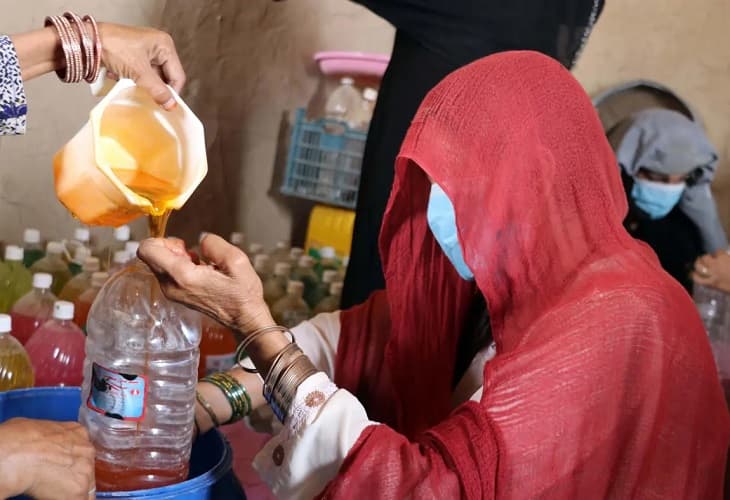 Mujeres emprendedoras luchan por seguir a flote bajo el régimen talibán (1)