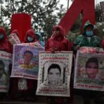 Padres de estudiantes de Ayotzinapa continuarán su búsqueda con vida