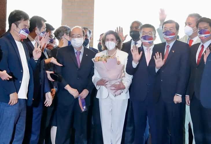 Pelosi inicia su agenda en Taiwán con una visita al Legislativo (1)
