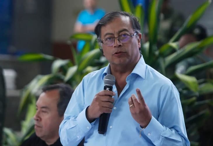 Petro invita al “desarme generalizado” a los grupos armados en Colombia