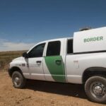 Rescatan a dos bebés abandonados por “coyotes” en el desierto de Arizona
