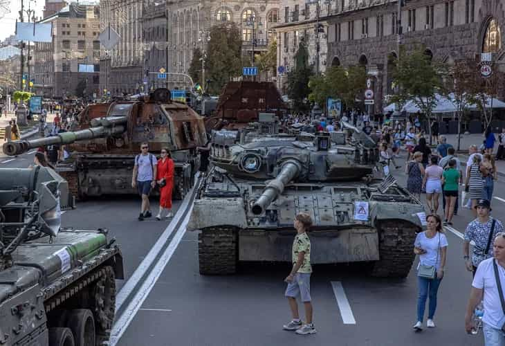 Seis meses después, Rusia se atasca en Ucrania, que enseña los dientes