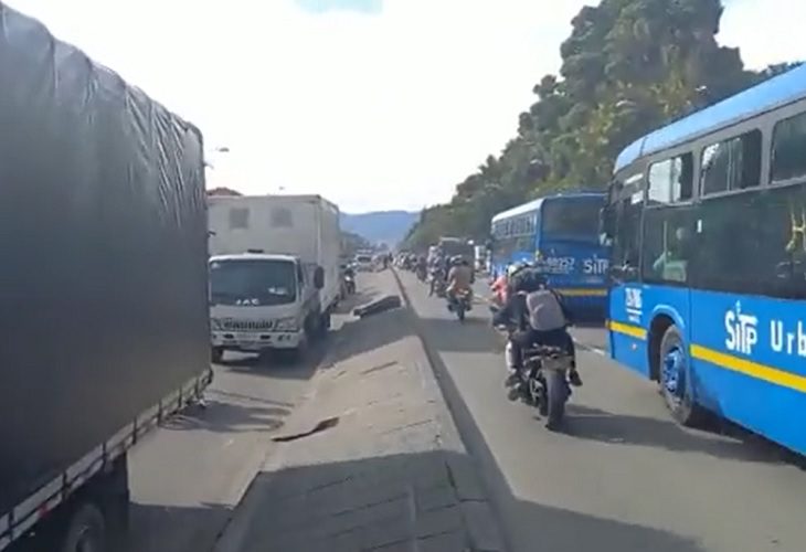 Muere ciclista tras choque con un camión en la avenida Mutis, en Bogotá
