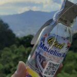 Emprendedor vende botellas con aire de Medellín