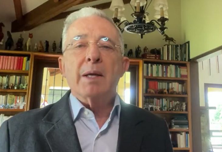 Uribe dice que tiene "complejo de preso" y no asistirá a posesión de Petro