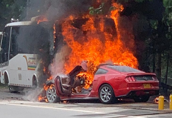 En vía Rionegro-Don Diego se incineró un carro este 31