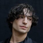 Habla Ezra Miller: "estoy sufriendo problemas de salud mental complejos"